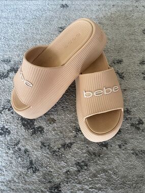 In great condition bebe Nude/Tan Platform Slide Sandals